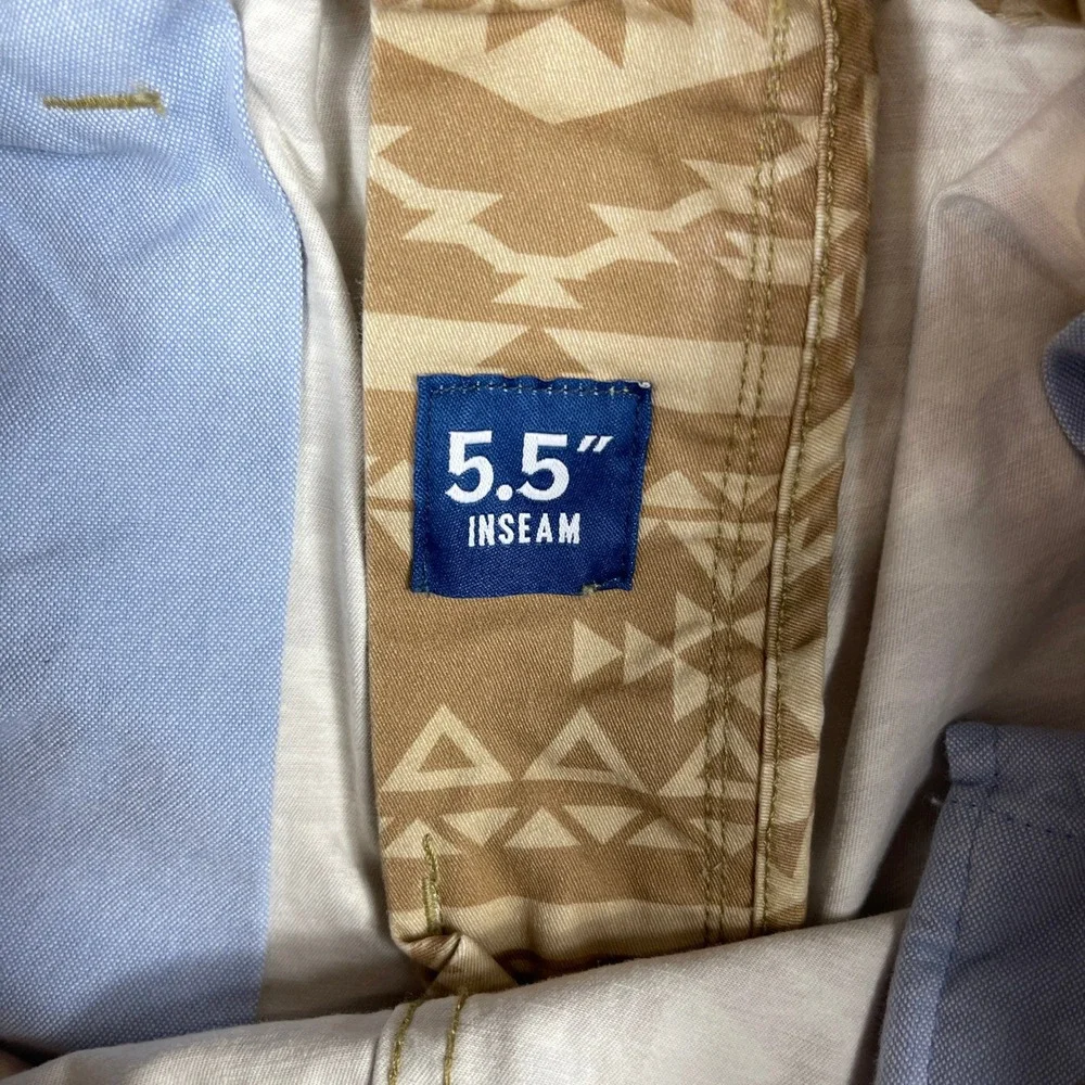 Chubbies Originals Mens 5.5 Inseam Shorts Medium Tan Geometric Tribal Aztec